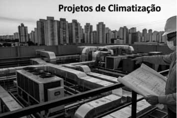 Engenheiro mecânico desenhando Projetos de Climatização industrial em software CAD com foco em eficiência de energia.